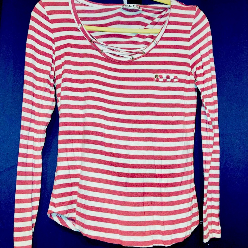 Long sleeved v neck with crossed ties